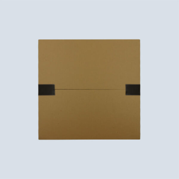 Emballage E-Commerce - Caisse carton impression noire fermée e-commerce